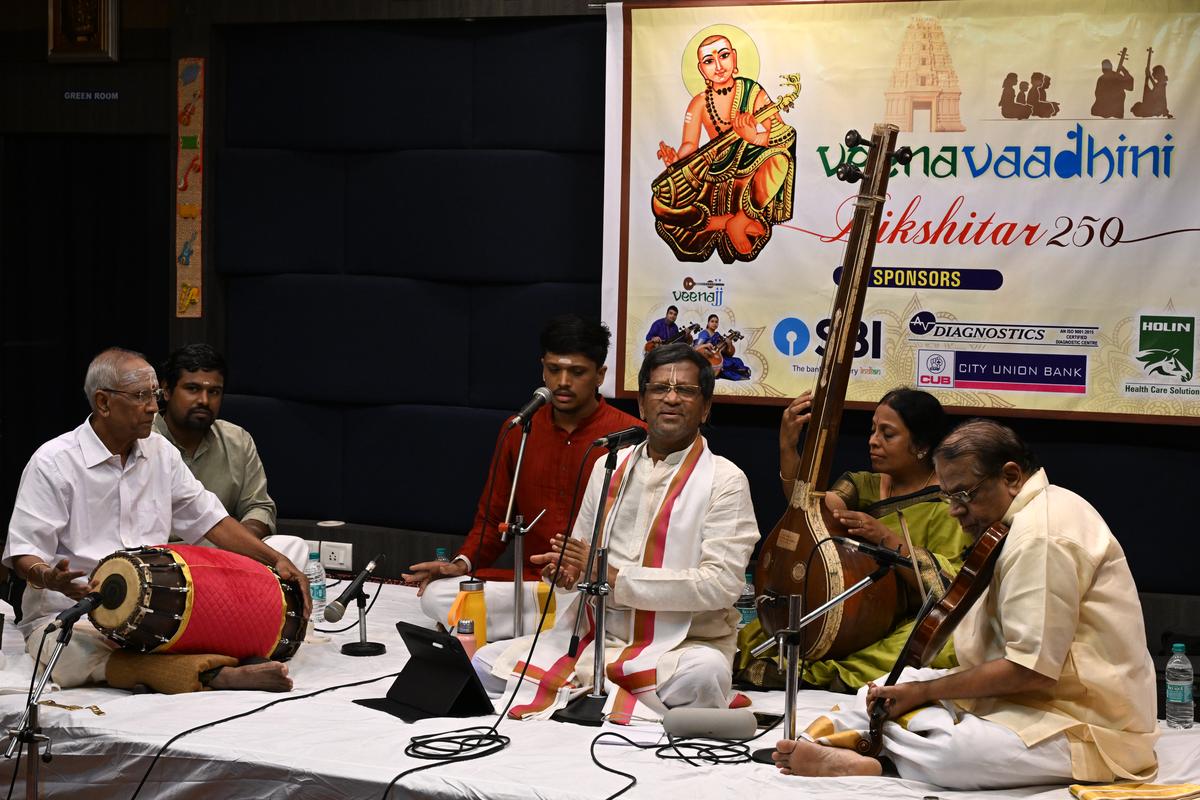 NEYVELI R SANTHANAGOPALAN  with Nagai Muralidharan (violin), Mannargudi Easwaran (mridangam).