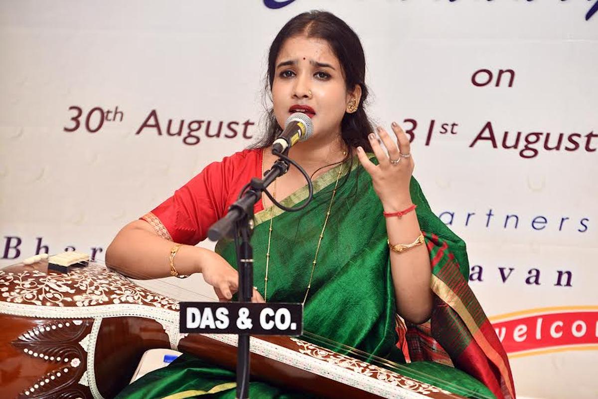 Moupali Choudhury presented thumri and kajri with excellent kahan.