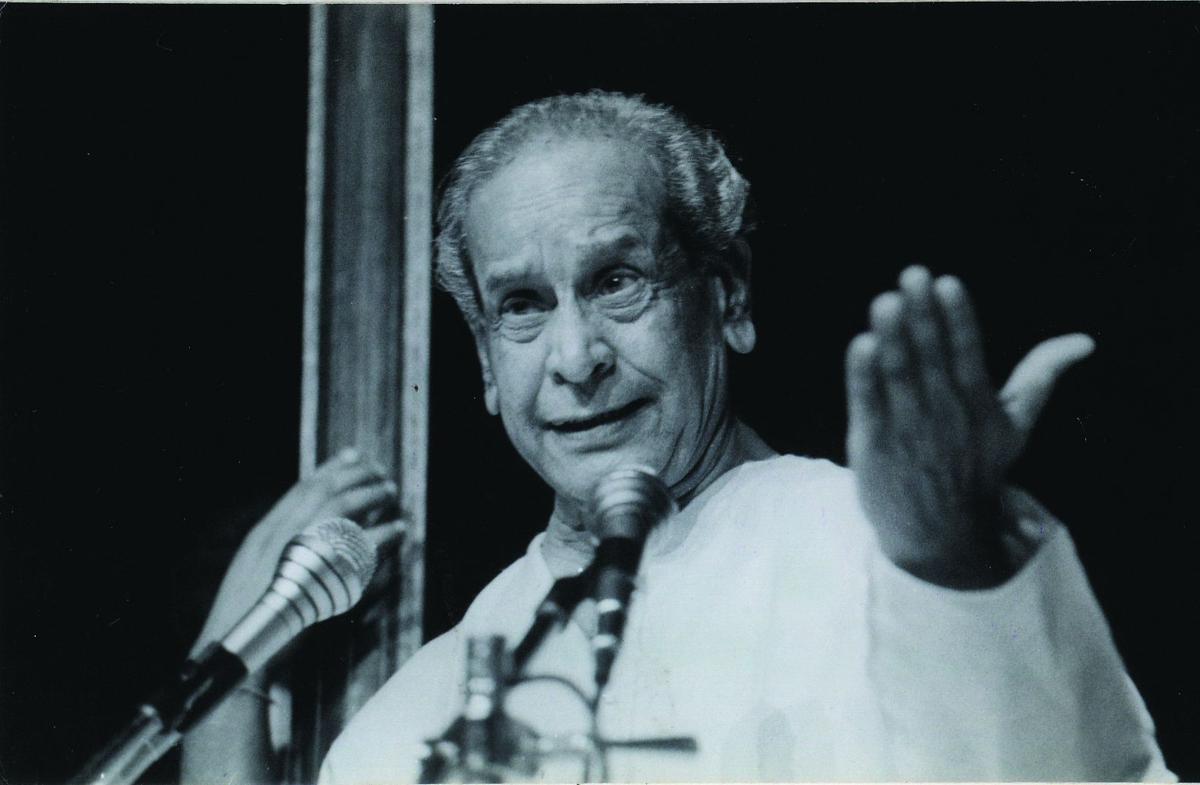 Pt. Bhimsen Joshi, under whom Pt. Vinayak learnt the Kirana gharana gayaki.