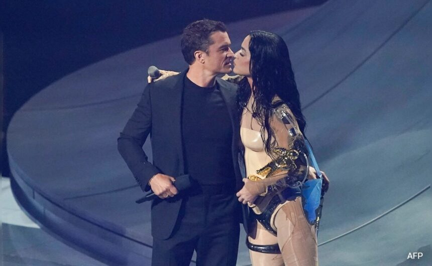 Katy Perry’s Performance Sealed With A Kiss From Fiance Orlando Bloom