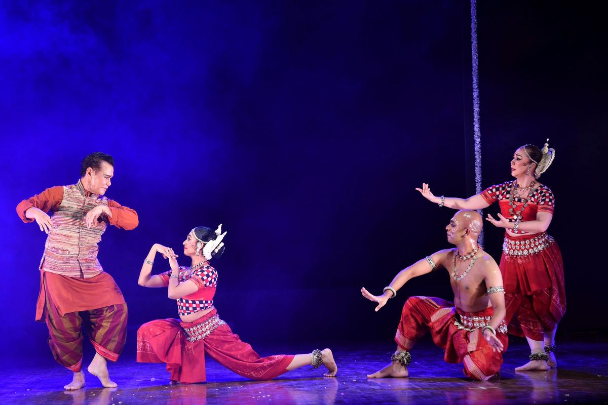 Ramli Ibrahim and students of Sutra Dance Theatre chose four compositions from guru Debendar Das’s repertoire for their thematic performance at Naman festival in Bengaluru.