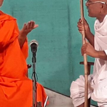 Kudanthai Mali brought to stage the story of Mahan Narayana Guru