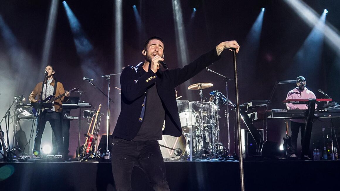 Maroon 5 set to make India debut in Mumbai