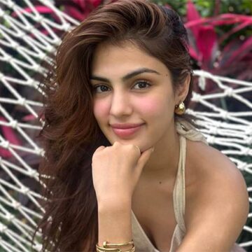 Rhea Chakraborty faces IFSO summons in alleged Rs 500 crores HIBOX app scam : Bollywood News