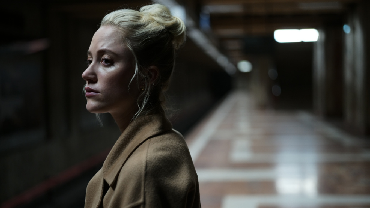 Maika Monroe as ‘Julia’ in Chloe Okuno’s 'Watcher.' Photo Credit: Courtesy of IFC Midnight. An IFC Midnight release.