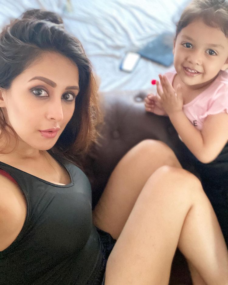 Chahatt Khanna and Daughters