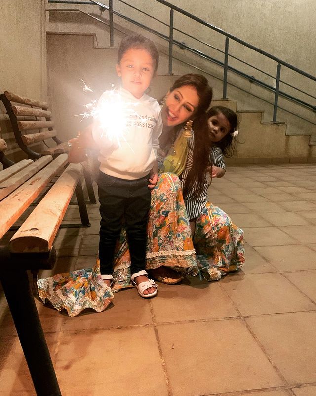 Chahatt Khanna and Daughters