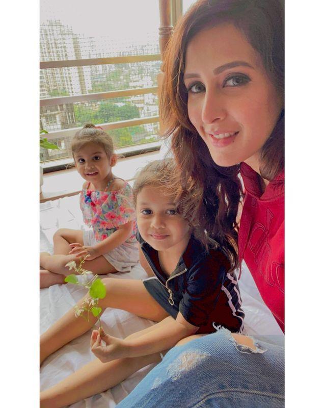 Chahatt Khanna and Daughters