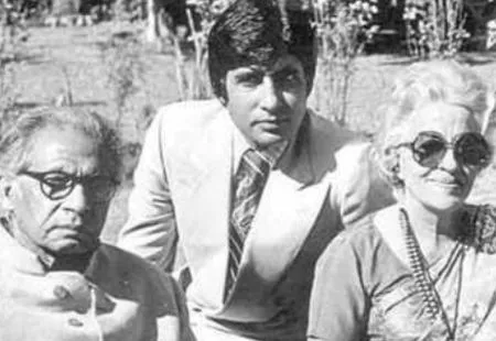 amoitabh bachchan with his parents