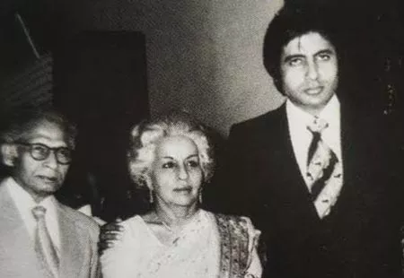 amitabh bachchan with his parents