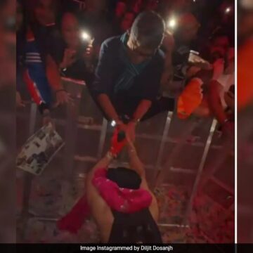 Diljit Dosanjh Bows Down Before Gajraj Rao. He Kisses The Singer’s Hands