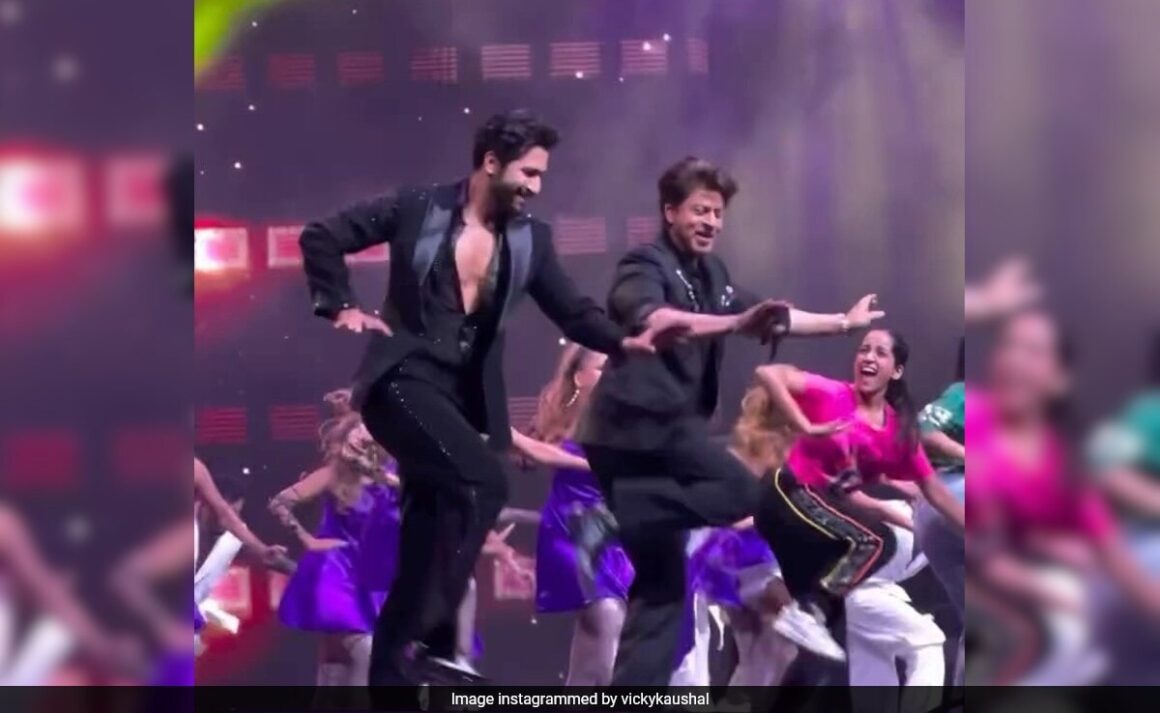 Shah Rukh Khan And Vicky Kaushal’s Dance On Mere Mehboob Mere Sanam Will Keep You Hooked