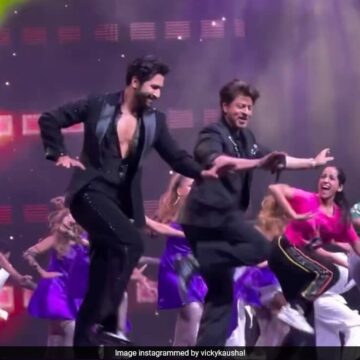 Shah Rukh Khan And Vicky Kaushal’s Dance On Mere Mehboob Mere Sanam Will Keep You Hooked