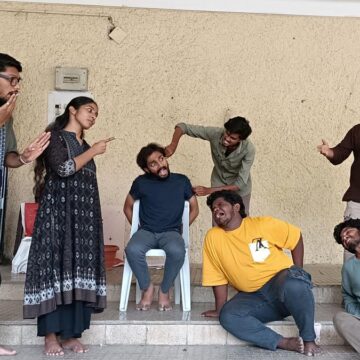 Rohith Raj Akula of Dharmi Theatre Academy directs comedy play ‘Middle Class Melodies’