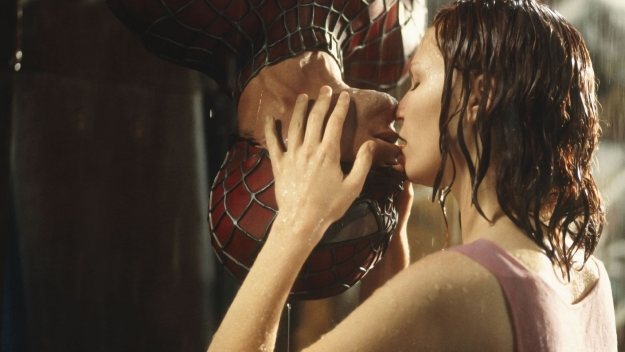 (L to R) Tobey Maguire and Kirsten Dunst in 'Spider-Man'. Photo: Sony.