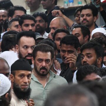 A Bereaved Salman Khan Pays His Last Respects To Baba Siddique At His Residence