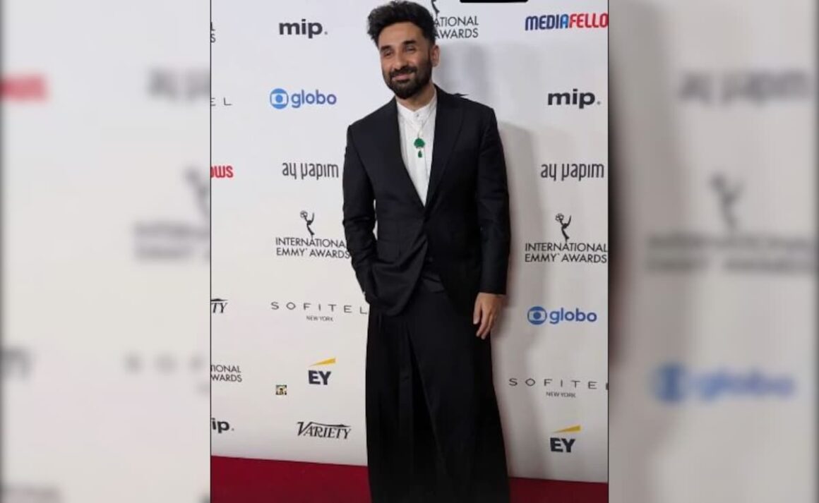 How Comedian Vir Das Created History By Being The First Indian To Host The Global Award Show