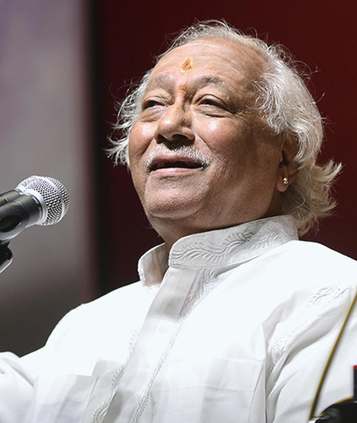 T.V. Gopalakrishnan  performing at The Music Academy’s 88th Annual Conference and Concerts in 2014.