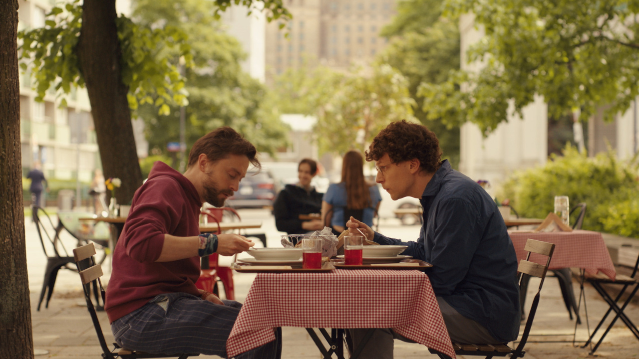 (L to R) Kieran Culkin and Jesse Eisenberg in 'A Real Pain'. Photo Courtesy of Searchlight Pictures, © 2024 Searchlight Pictures All Rights Reserved.