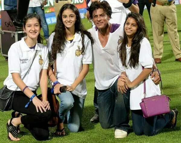 SRK with the kids