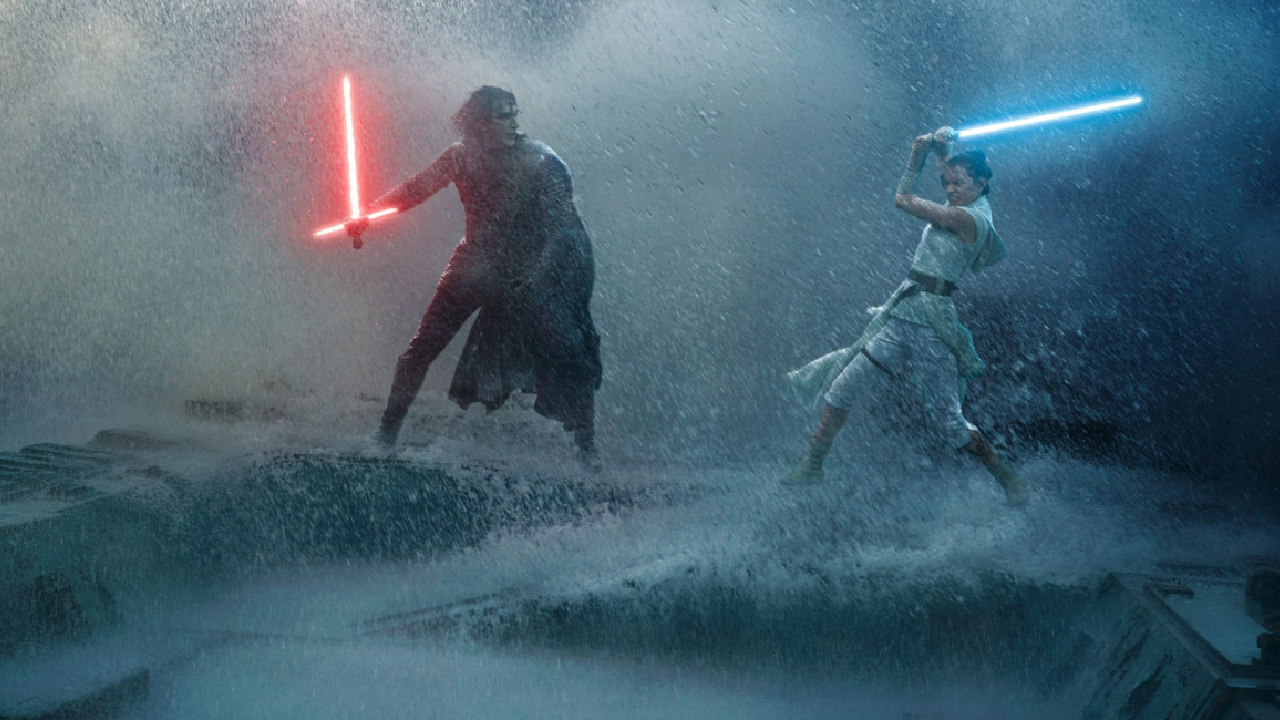 (L to R) Adam Driver and Daisy Ridley in 'Star Wars: The Rise of Skywalker.' Photo: Lucasfilm.