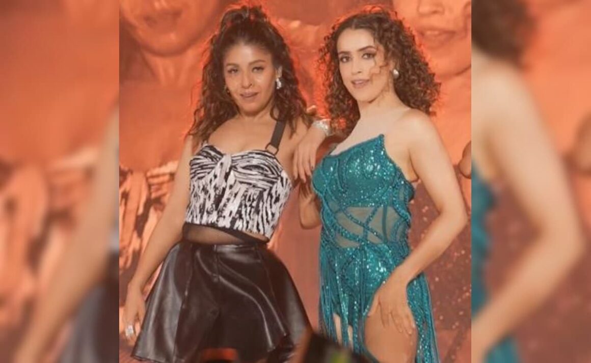 Kolkata Says Crazy Kiya Re To Sunidhi Chauhan And Sanya Malhotra’s Christmas Gig