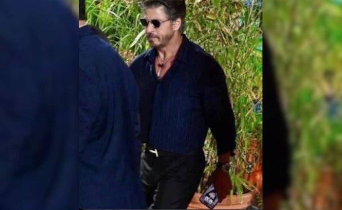 Shah Rukh Khan’s Phone’s Wallpaper Is Every Desi Dad Ever