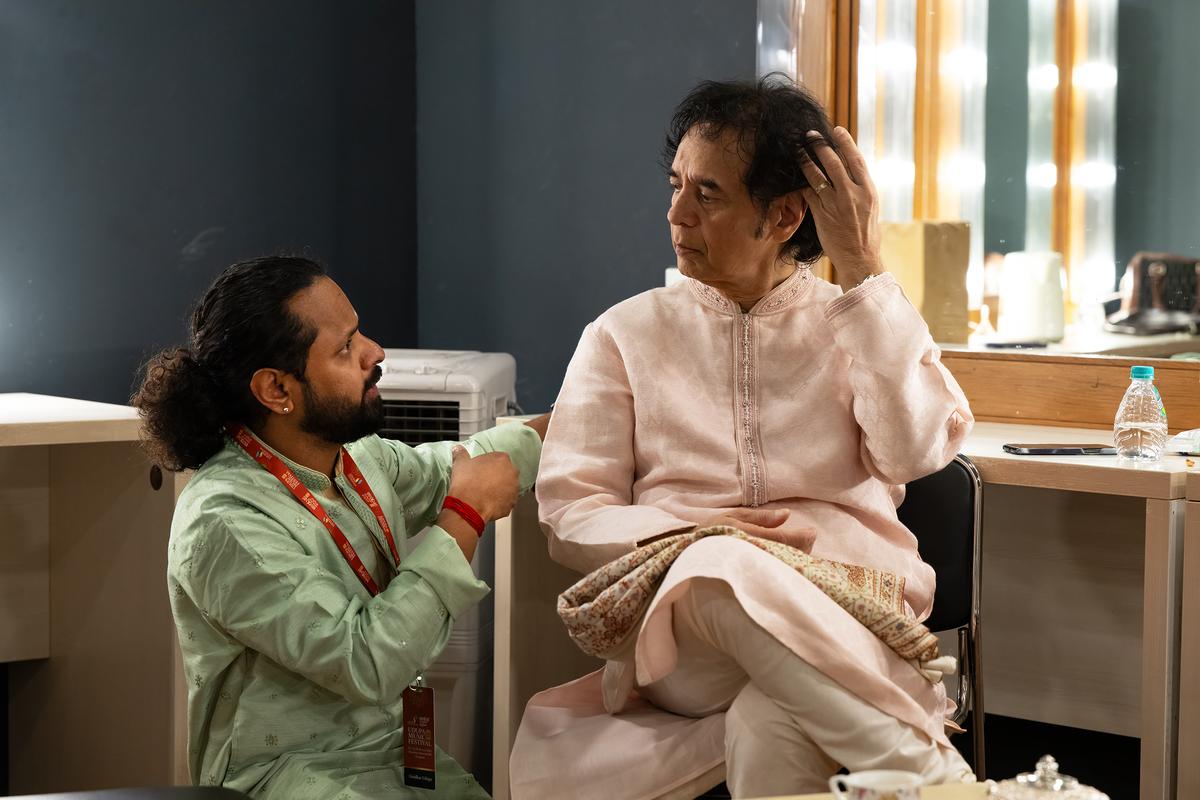 Giridhar Udupa with Zakir Hussain 