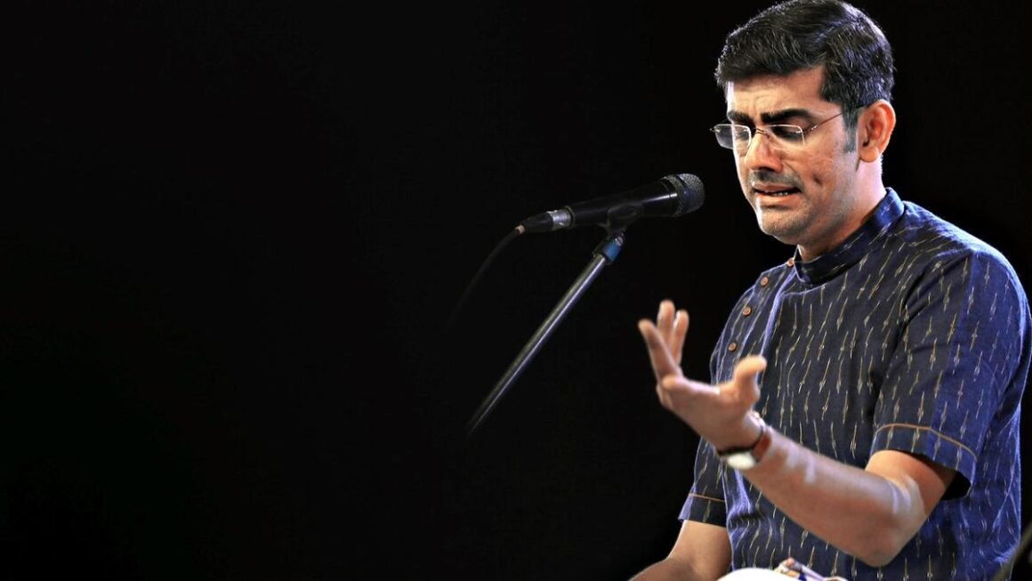 Sikkil Gurucharan presented a traditional concert with flashes of creativity