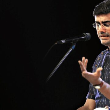 Sikkil Gurucharan presented a traditional concert with flashes of creativity