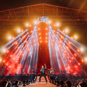 Adam Levine shines at Maroon 5’s debut show in India