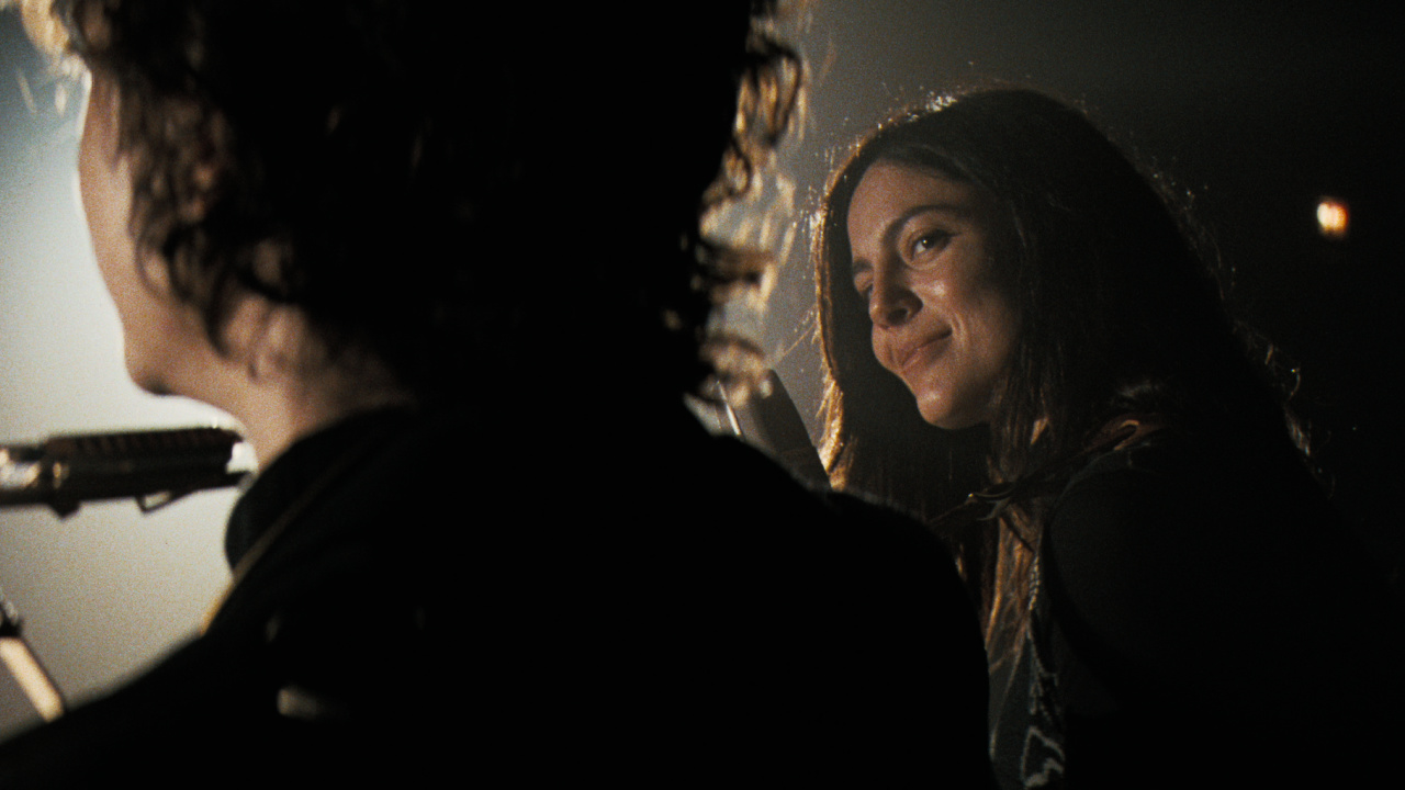 (L to R) Timothée Chalamet and Monica Barbaro in 'A Complete Unknown'. Photo Courtesy of Searchlight Pictures. © 2024 Searchlight Pictures All Rights Reserved.