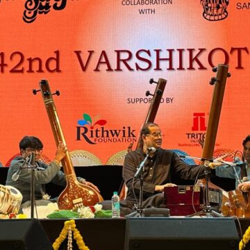 Pt. Ajoy Chakraborty and Purbayan Chatterjee present the nuances of Hindustani music