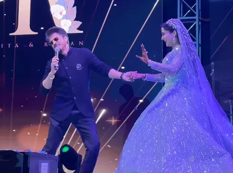 SRK dances with the bride