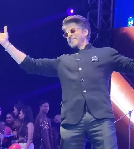 SRK pose