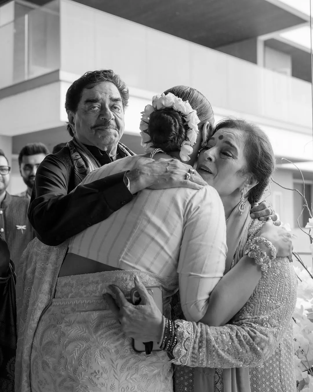 Sonakshi with her parents