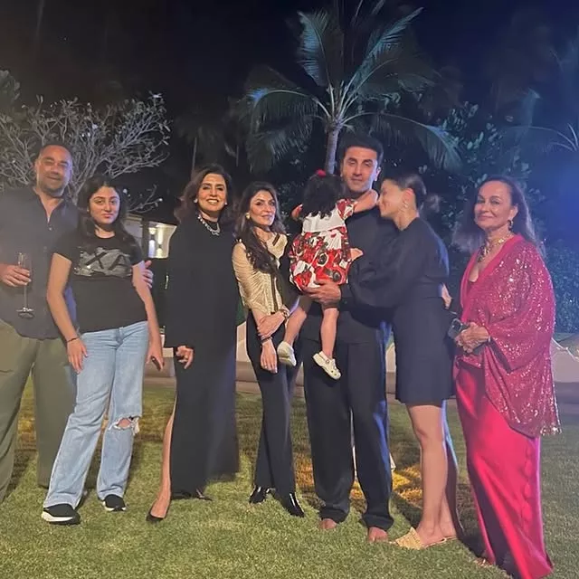 Ranbir Kapoor, Alia Bhatt, Soni Razdan, Neetu Kapoor, Raha Kapoor, Riddhima Kapoor