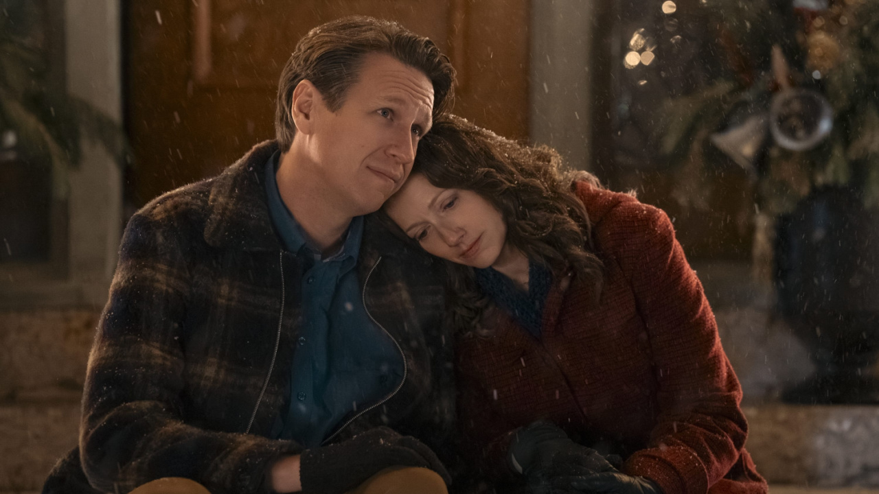 (L to R) Pete Holmes and Judy Greer in 'The Best Christmas Pageant Ever'. Photo: Lionsgate.