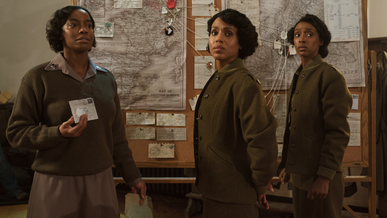 (L to R) Milauna Jackson as Lt. Campbell, Kerry Washington as Major Charity Adams and Ebony Obsidian as Lena Derriecott King in 'The Six Triple Eight'. Cr. Bob Mahoney / Perry Well Films 2 / Courtesy of Netflix.