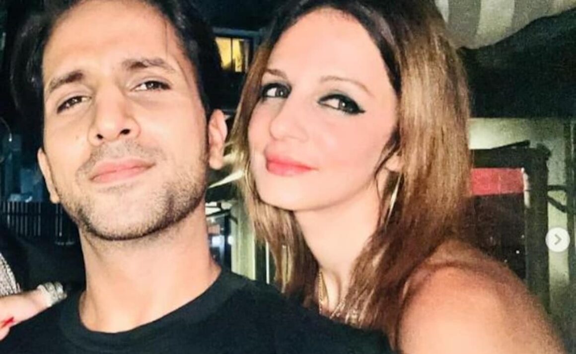 Sussanne Khan Is Vacationing In Dubai With Boyfriend Arslan Goni And Ex-Husband Hrithik Roshan