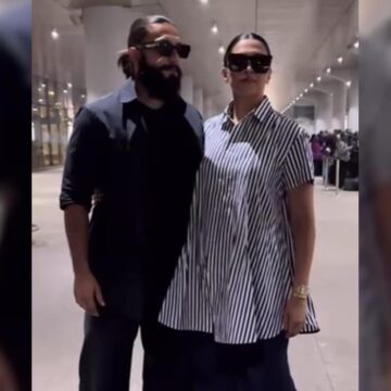 Deepika Padukone And Ranveer Singh Pose With The Paparazzi At Mumbai Airport