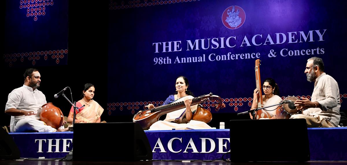 Jayanthi Kumaresh accompanied by K.U. Jayachandra Rao on the mridangam and Trichy S. Krishnaswamy on the ghatam.