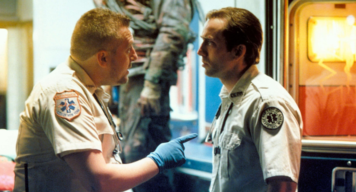 Tom Sizemore and Nicolas Cage in 'Bringing Out the Dead'.