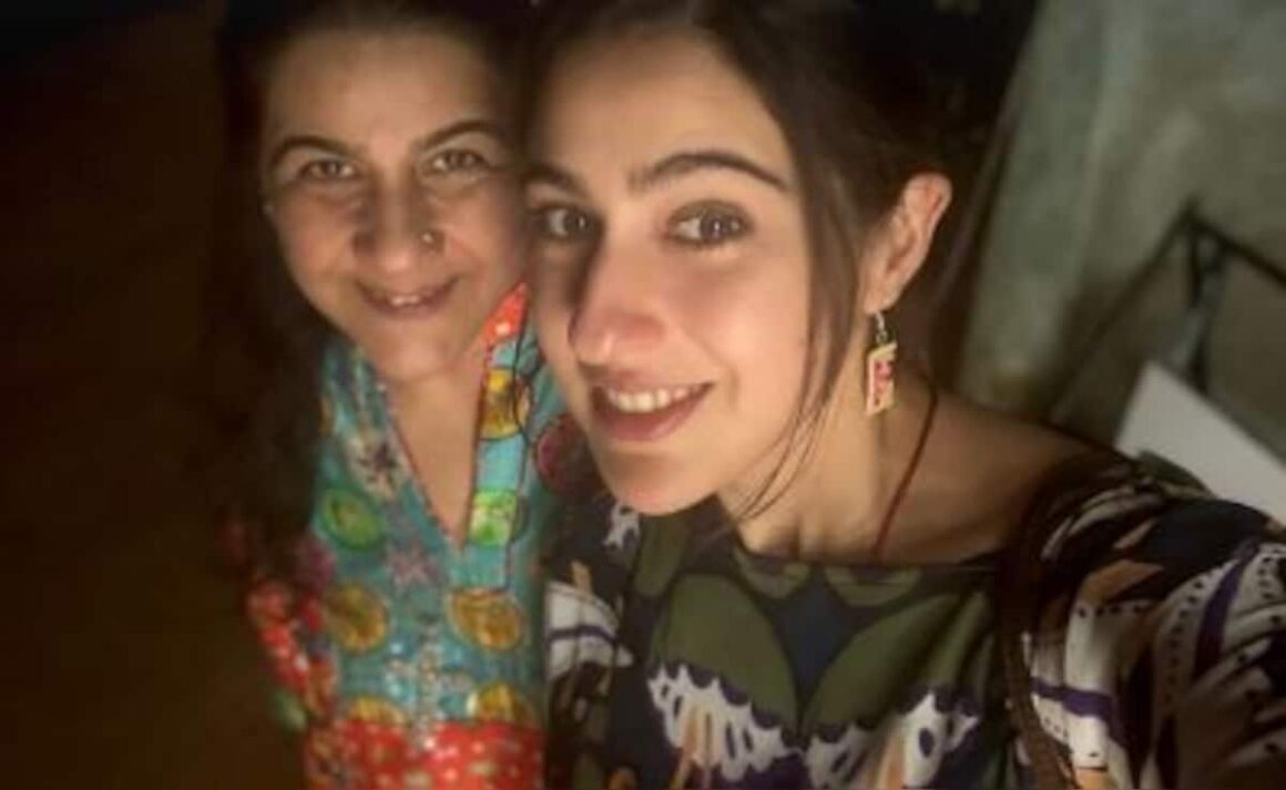 Sara Ali Khan And Amrita Singh Welcome 2025 With A Dinner Date In Goa