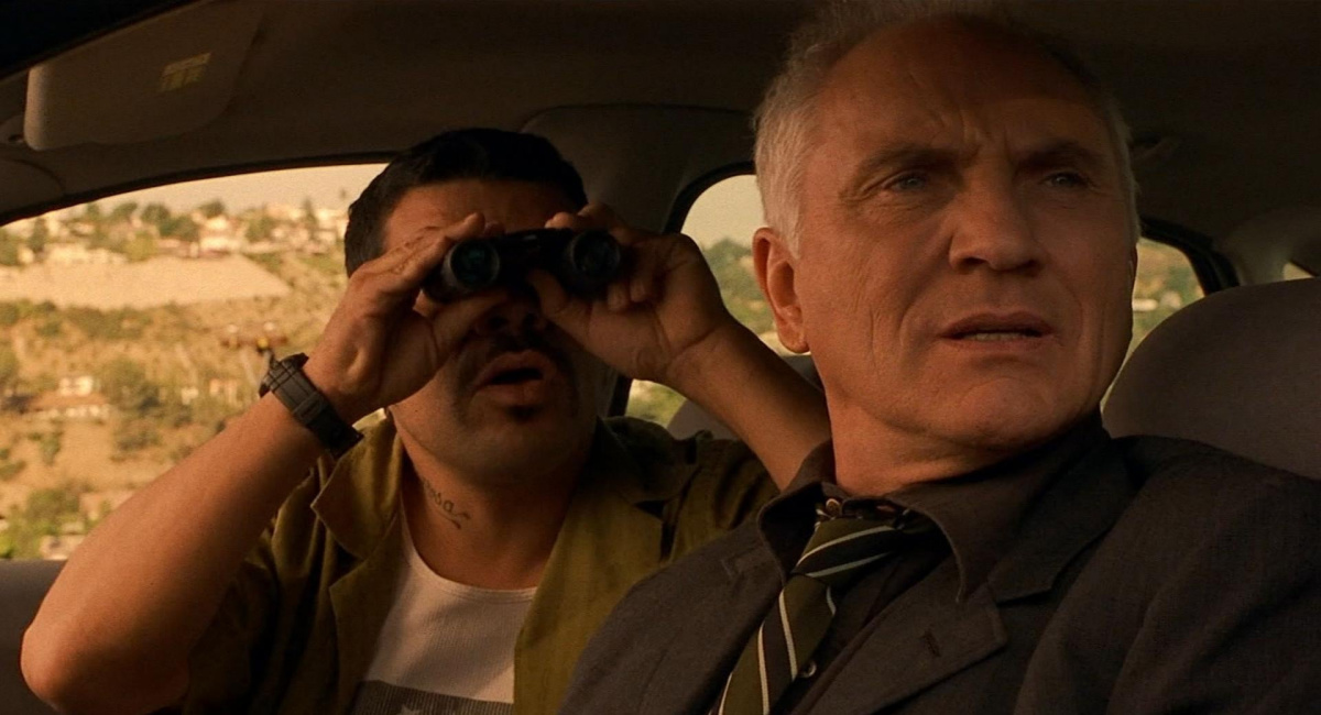 Luis Guzmán and Terence Stamp in 'The Limey'.