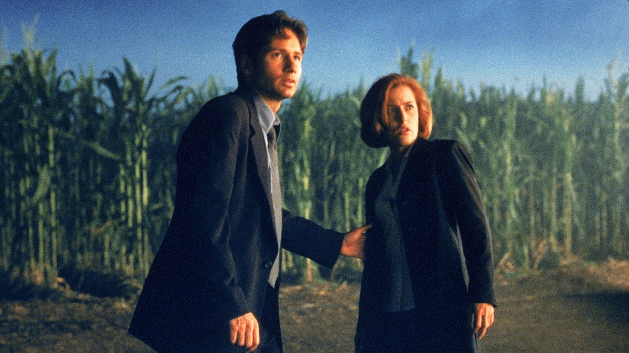 (L to R) David Duchovny and Gillian Anderson in 1998's 'The X-Files'. Photo: 20th Century Fox.